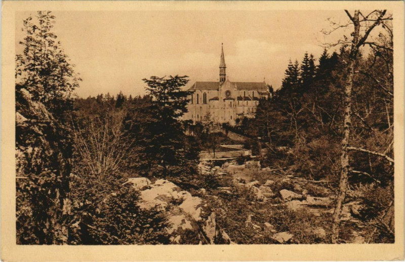 Carte postale ancienne Abbay de la Pierre-qui-Vire - l'Eglise - vue prise trinquelin