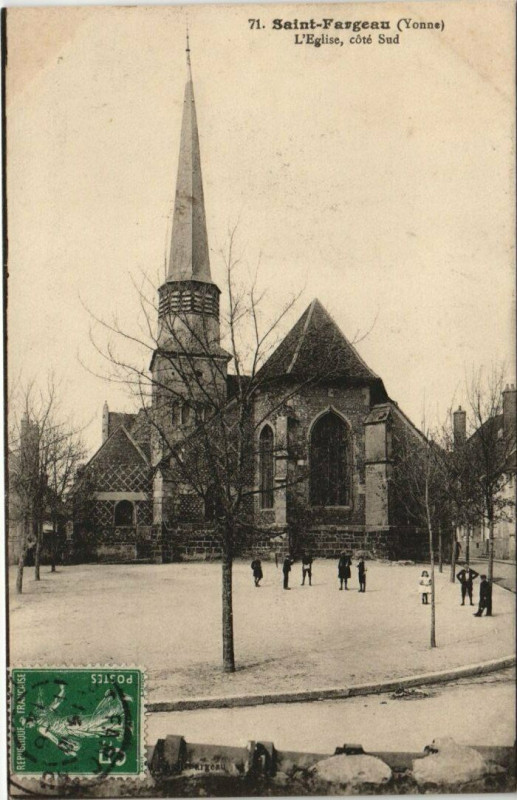 Carte postale ancienne Saint-Fargeau - l'Eglise cote sud à Saint-Fargeau
