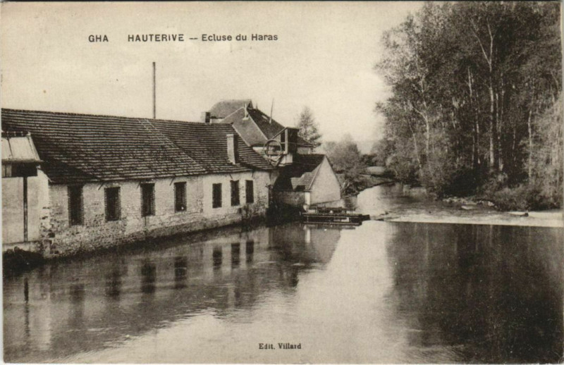 Carte postale ancienne Hauterive - Ecluse du haras à Hauterive