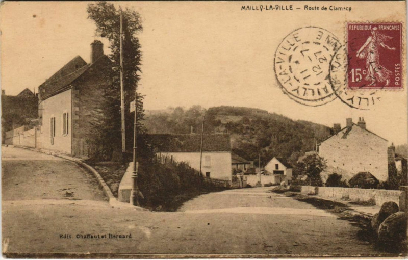 Carte postale ancienne Mailly-la-Ville - Route de clamecy à Mailly-la-Ville