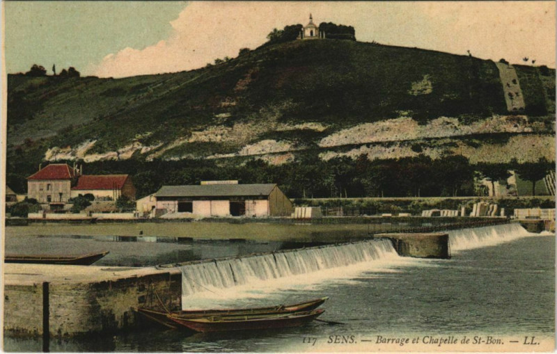 Carte postale ancienne Sens - Barrage et chapelle de Saint-bon à Sens