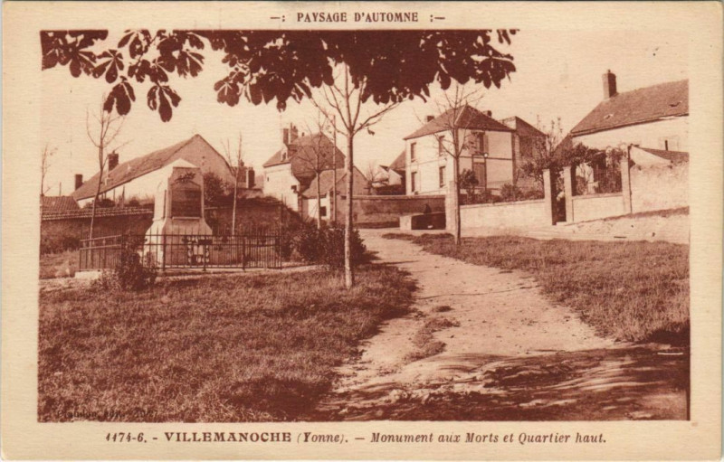 Carte postale ancienne Villemanoche - Mon. Aux Morts Et Quartier Haut à Villemanoche