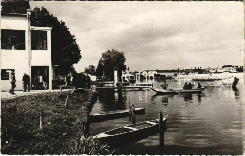 Carte postale ancienne Sens - La plage de brididi à Sens