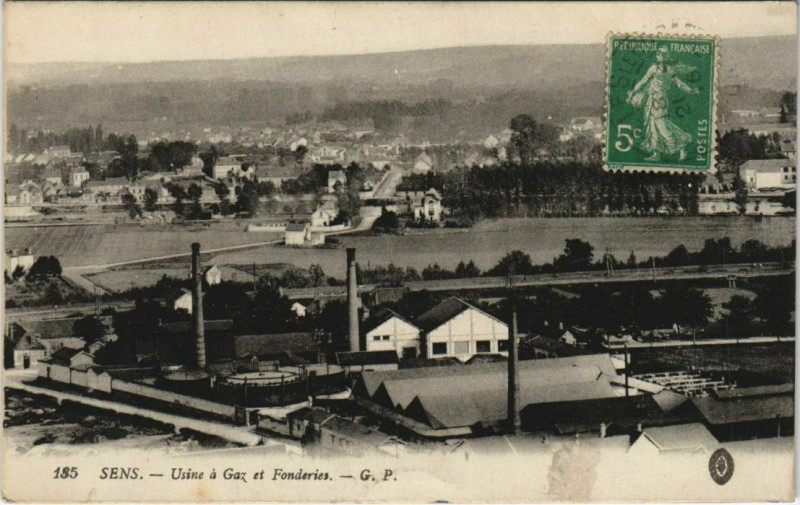 Carte postale ancienne Sens - usine a gaz et fonderies à Sens