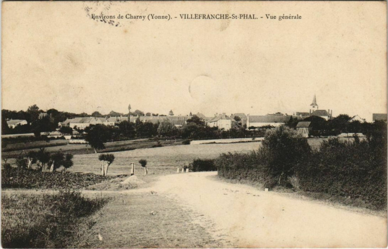 Carte postale ancienne Env. de Charny - Villefranche - Saint-Phal - Vue générale