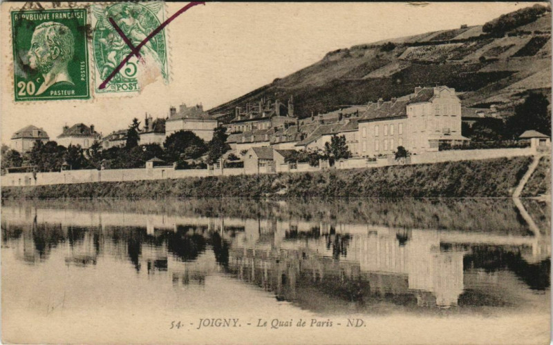 Carte postale ancienne Joigny - Le quai de paris à Joigny