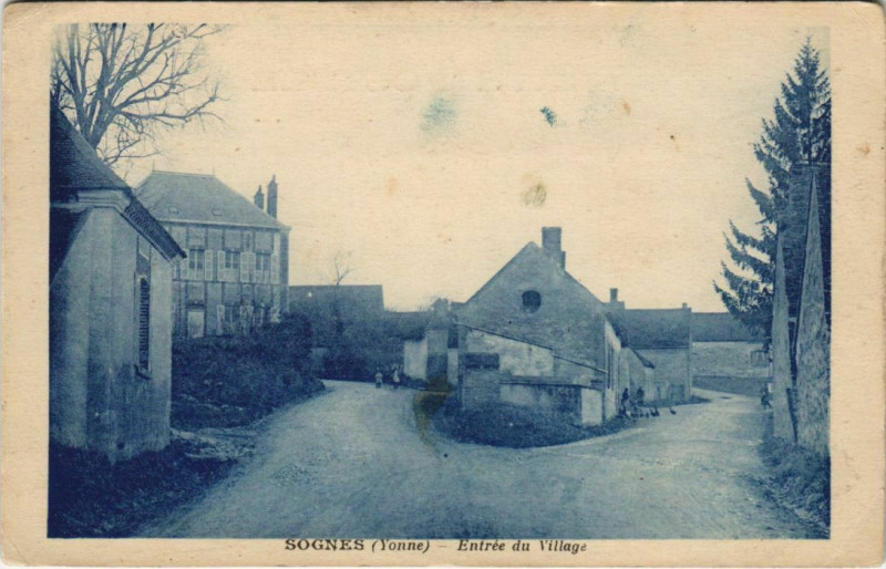 Carte postale ancienne Sognes - Entrée du village