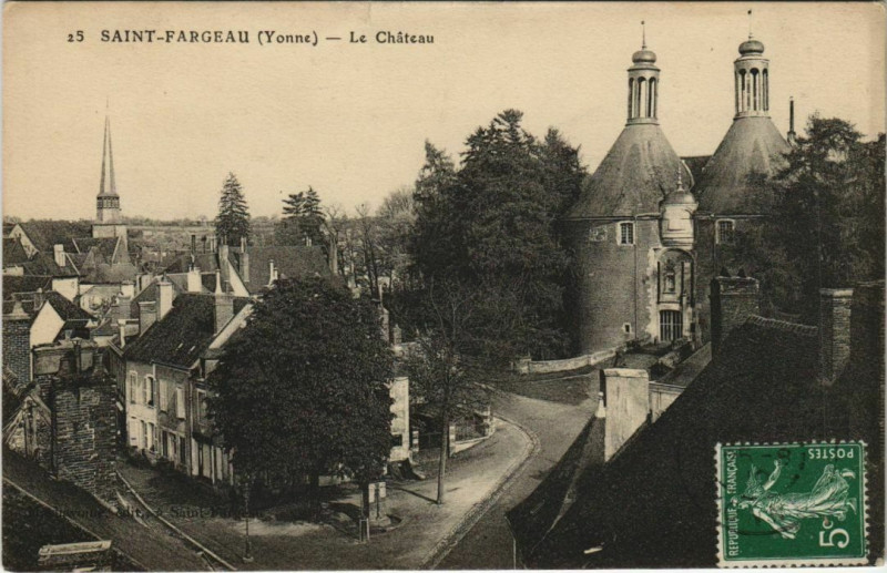 Carte postale ancienne Saint-Fargeau - Le Chateau à Saint-Fargeau