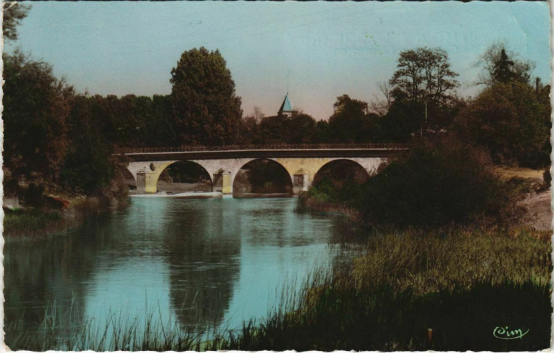 Carte postale ancienne Env. de Migennes-Laroche - Le Pont de Cheny sur l'Armancon à Cheny