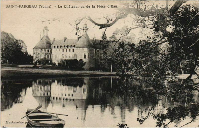 Carte postale ancienne Saint-Fargeau - Le Chateau vu de la Piece d'Eau à Saint-Fargeau