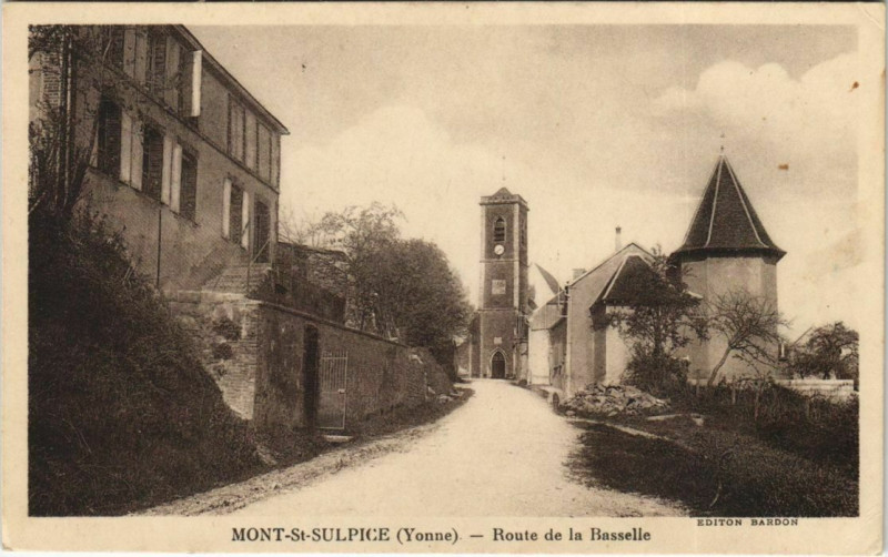 Carte postale ancienne Mont-Saint-Sulpice - Route de la Basselle à Mont-Saint-Sulpice