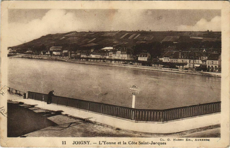 Carte postale ancienne Joigny - l'Yonne et la Cote Saint-Jacques à Joigny