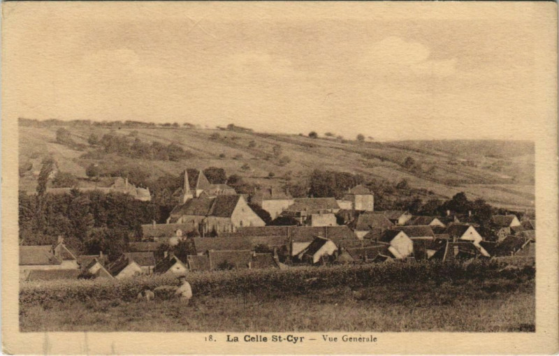 Carte postale ancienne Le-Celle-Saint-Cyr Vue Generale