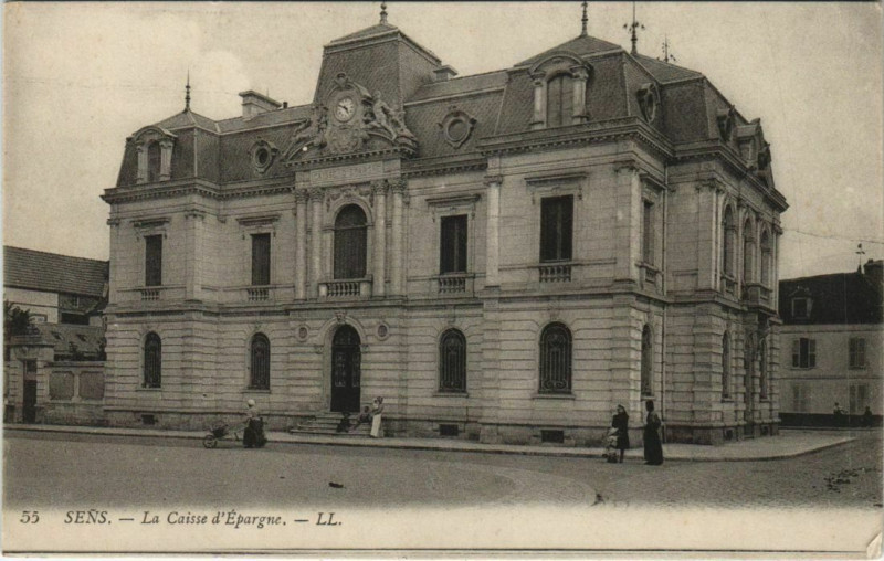 Carte postale ancienne Sens La Caisse d'Epargne à Sens