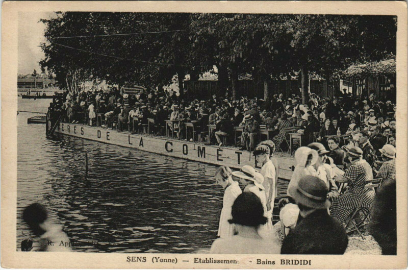 Carte postale ancienne Sens Etabl. Bains Brididi à Sens