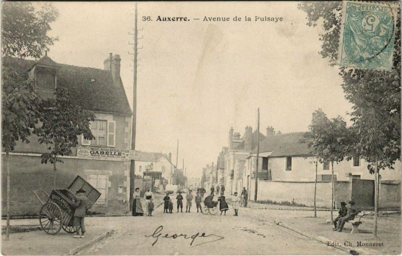 Carte postale ancienne Auxerre Avenue de la Puisaye à Auxerre
