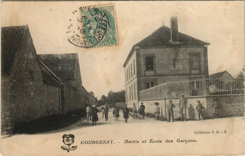 Carte postale ancienne Courgenay Mairie et Ecoledes Garcons à Courgenay