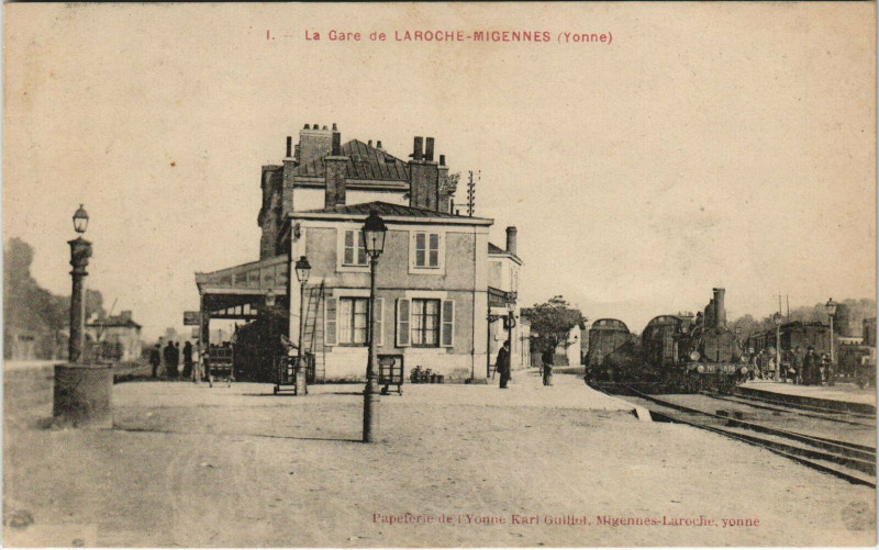 Carte postale ancienne Gare de Laroche-Migennes train locomotive à Migennes
