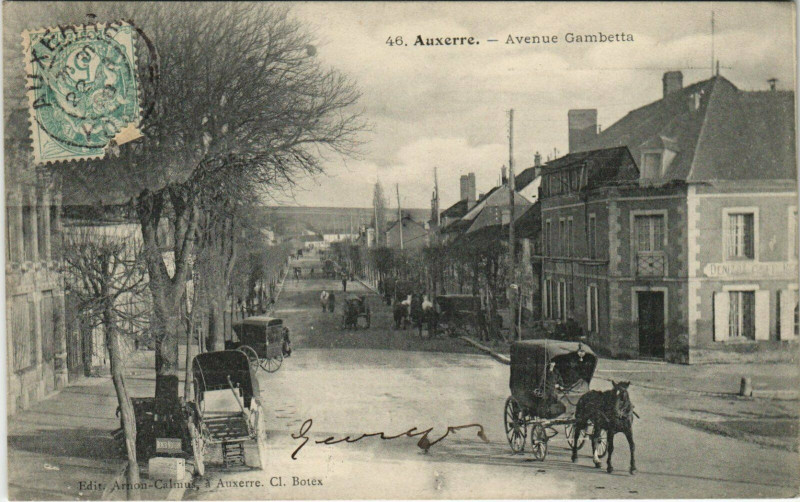 Carte postale ancienne Auxerre Avenue Gambetta à Auxerre