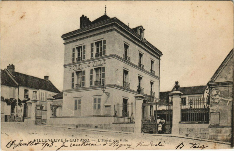 Carte postale ancienne Villeblevin - L'Hotel de Ville à Villeblevin