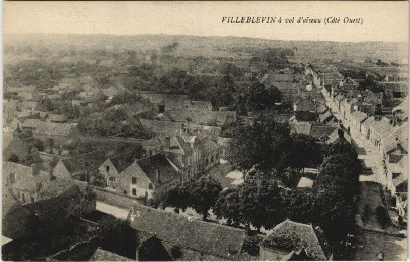 Carte postale ancienne Villeblevin a vol d'oiseau (Cote Quest) à Villeblevin