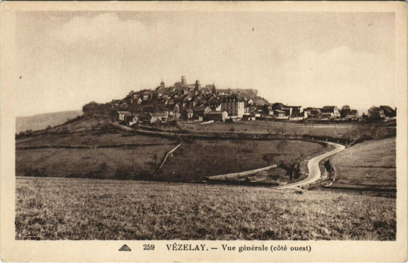 Carte postale ancienne Vezelay - Vue générale (cote ouest) à Vézelay