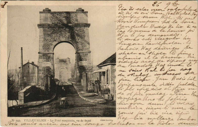 Carte postale ancienne Villevallier - Le Pont suspendu vu de front à Villevallier
