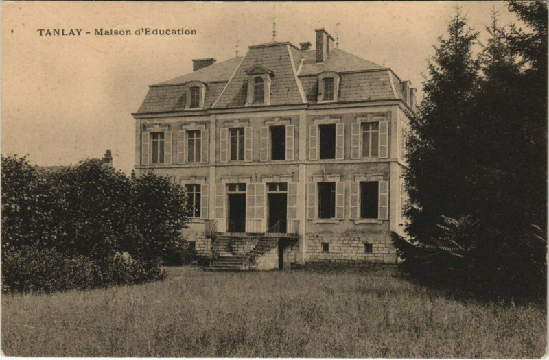 Carte postale ancienne Tanlay - Maison d'Education à Tanlay