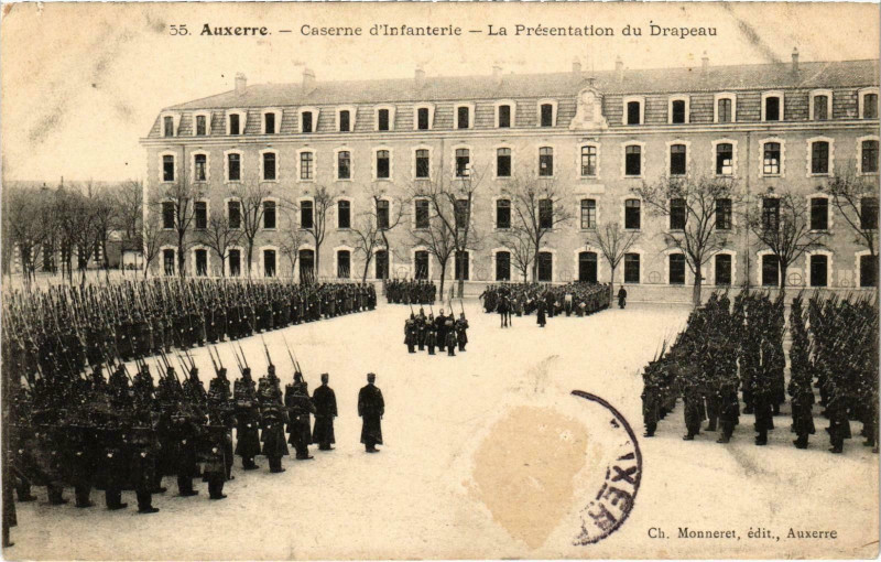 Carte postale ancienne Militaire - Auxerre - Caserne d'Infanterie - La Presentation à Auxerre