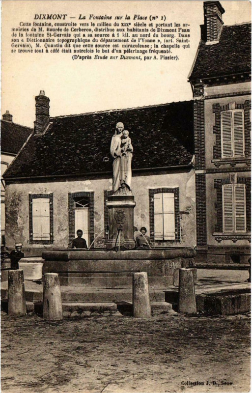 Carte postale ancienne Dixmont - La Fontaine sur la Place à Dixmont
