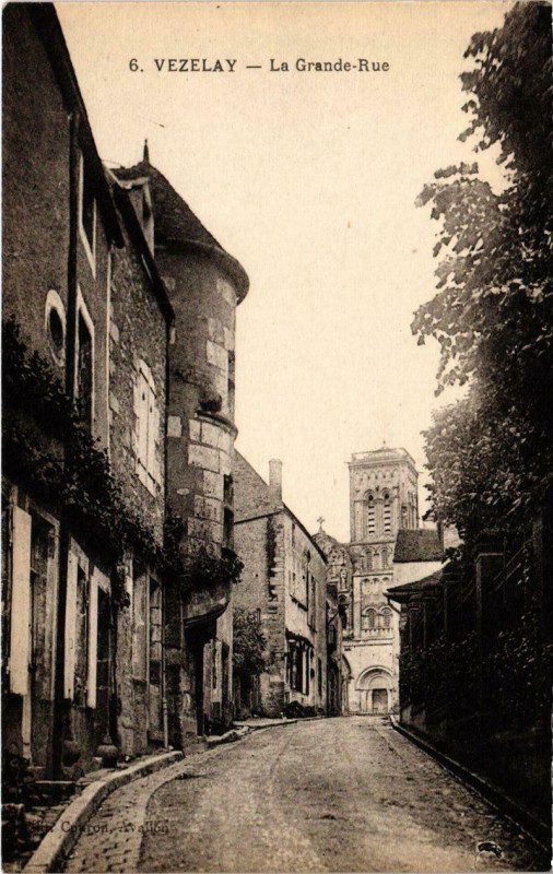 Carte postale ancienne Vezelay - La Grande-Rue à Vézelay