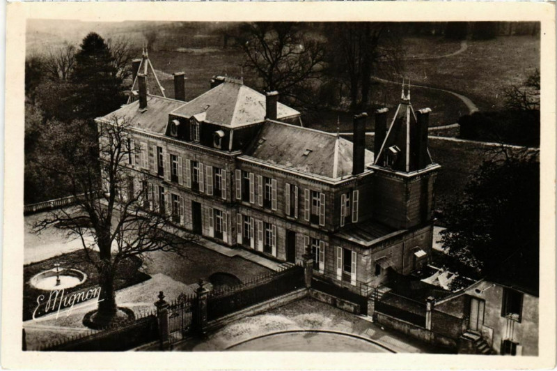 Carte postale ancienne Brienon-sur-Armancon - Le Chateau à Brienon-sur-Armançon