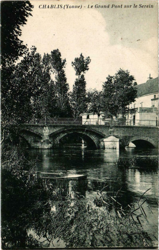 Carte postale ancienne Chablis - Le Grand Pont sur le Serein à Chablis