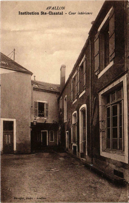 Carte postale ancienne Avallon - Inst. Saint-Chatual à Avallon