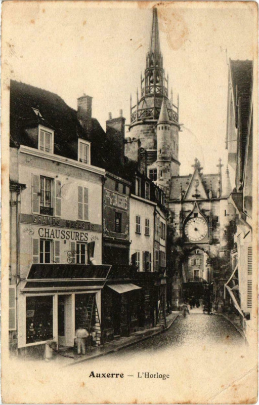 Carte postale ancienne Auxerre - L'Horloge à Auxerre