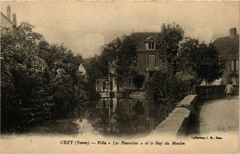 Carte postale ancienne Cezy - Villa Les Fauvettes et le Bief du Moulin France à Cézy