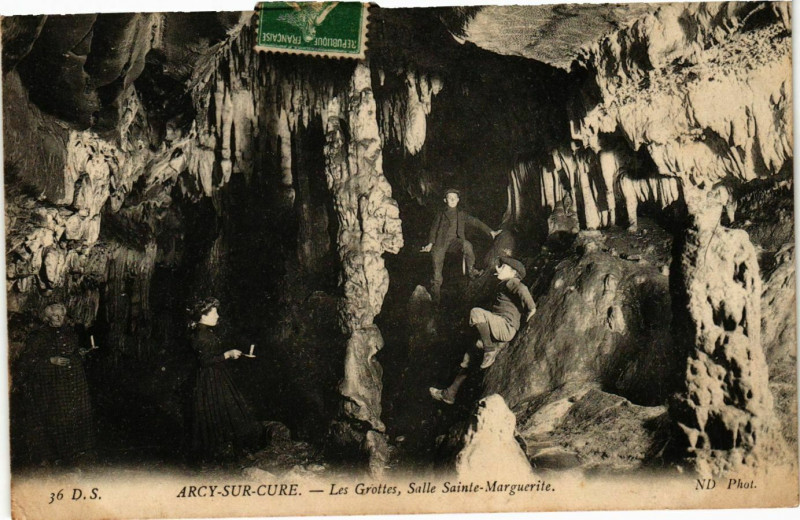 Carte postale ancienne Arcy-sur-Cure - Les Grottes - Salle Sainte-Marguerite France à Arcy-sur-Cure