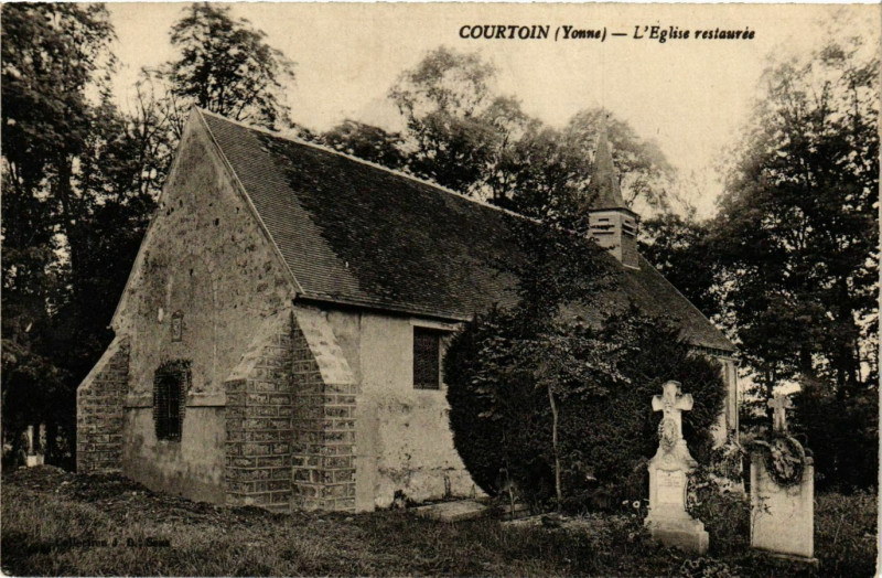 Carte postale ancienne Courtoin - L'Eglise Restauree France à Courtoin