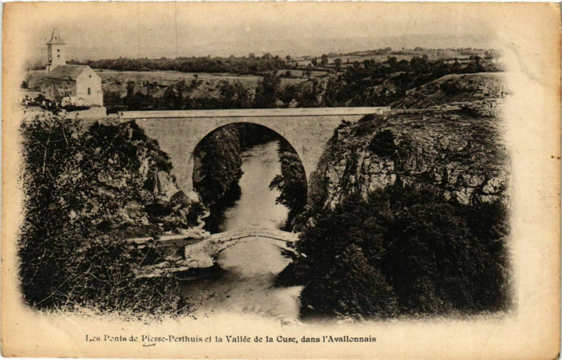 Carte postale ancienne Les Ponts de Pierre-Perthuis et la Vallee de la Cure France à Pierre-Perthuis