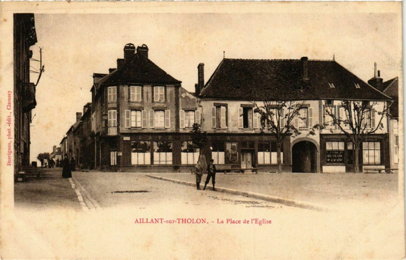 Carte postale ancienne Aillant-sur-Tholon - La Place de l'Eglise France
