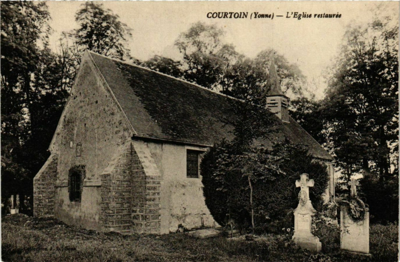 Carte postale ancienne Courtoin - L'Eglise Restauree France à Courtoin