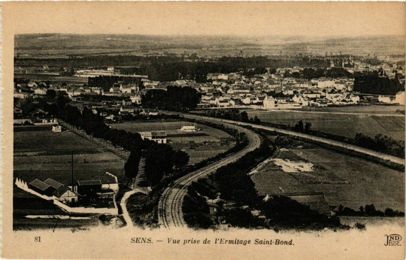 Carte postale ancienne Sens - Vue Generale prise de l'Ermitage Saint-Bond France à Sens