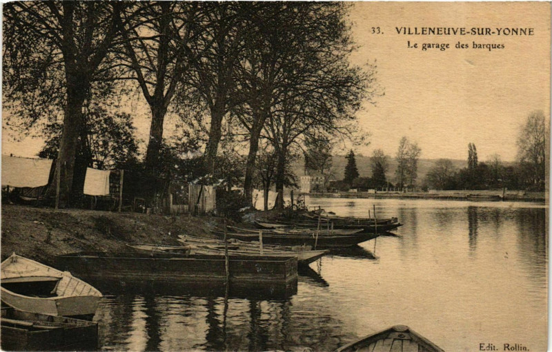 Carte postale ancienne Villenueve-sur-Yonne - Le Garage des Barques France