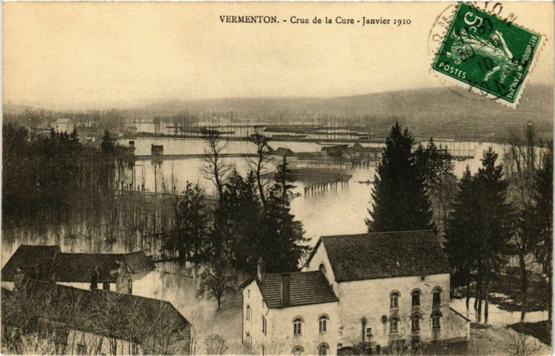 Carte postale ancienne Vermenton - Crue de la Cure - Janvier 1910 France à Vermenton