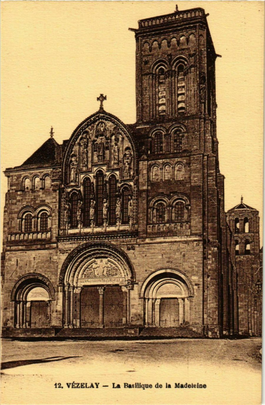 Carte postale ancienne Vezelay - La Basilique de la Madeleine France à Vézelay