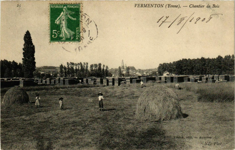 Carte postale ancienne Vermenton - Chantier de Bois France à Vermenton