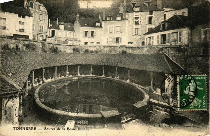 Carte postale ancienne Tonnerre - La Caisse d'Epargne - Ancien Hotel d'Uzes France à Tonnerre