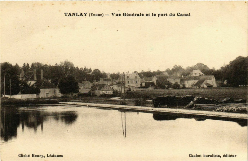 Carte postale ancienne Tanlay - Vue Generale et le Port du Canal France à Tanlay