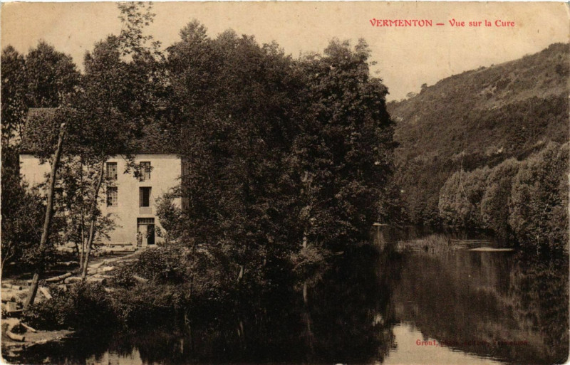Carte postale ancienne Vermenton - Vue sur la Cure France à Vermenton