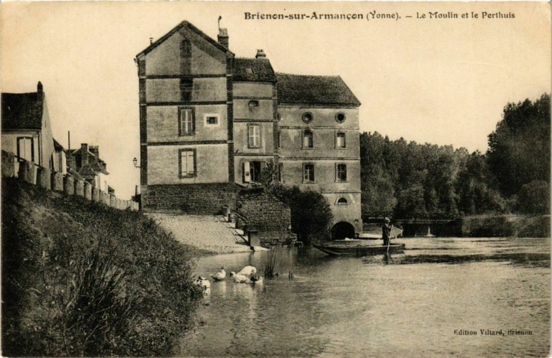 Carte postale ancienne Brienon-sur-Armancon - Le Moulin et le Perthuis France à Brienon-sur-Armançon